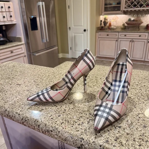 Burberry Women's Checkered Heels - Beige, Black, and Red - Picture 4 of 7